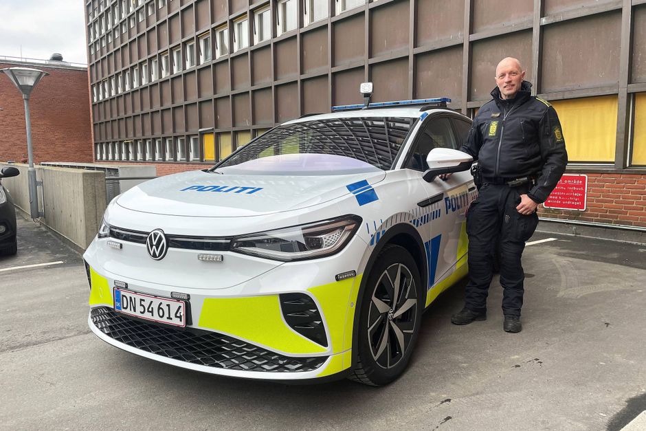 Stort moment og hurtig acceleration er klare fordele ved den elektriske VW ID.4 GTX, der testes som patruljevogn. Det mener Jens Peter Nielsen fra Østjyllands Politi, som er en af de første betjente i bilerne. 