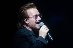 Bono ved U2's koncert i Berlin den 31. august. Foto: Paul Zinken/AFP