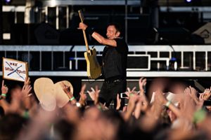 Ticketmasters såkaldte dynamiske prisfastsættelse har fået visse billetter til Bruce Springsteens 2023-USA-tour til at stige til over 4.000 dollars. Ifølge Ticketmaster selv er det dog kun en brøkdel af billetterne.