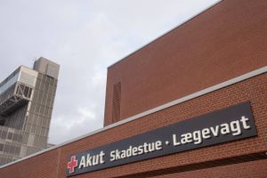 En 30-årig læge er mandag blevet tiltalt for endnu en krænkelse af en kvindelig patient på sygehuset i Viborg.