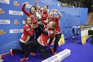 Curlinglandstræner håber på Team Danmark-støtte igen efter triumfen ved EM. Økonomien er en stor modstander.