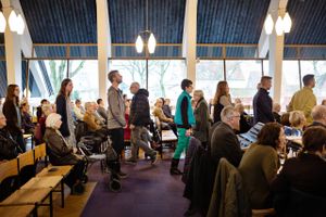 Aarhus Stift har nu indtaget pladsen som landets største. JP Aarhus lagde vejen forbi en af de mest velbesøgte kirker i landet for at spørge unge som voksne: Hvad er det, folkekirken kan?