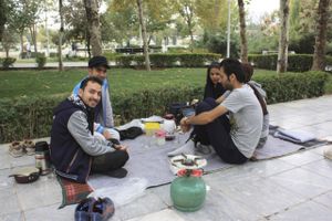 En ny app skal hjælpe unge iranere, der er afvisende over for arrangerede forhold, med at finde en partner. 