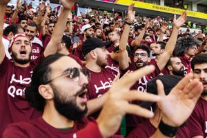 Qatar har købt en klub i Belgien for at styrke landsholdet. Og en særligt udvalgt fangruppe har trænet i to måneder. Men det har ikke været nok til at spille sig videre ved VM.
