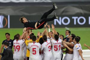 Sevilla-spiller og træner Julen Lopetegui kan juble over klubbens fjerde Europa League-triumf på seks år og den sjette i dette årtusind. Foto: Pool/Reuters