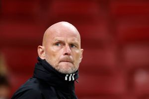 Ståle Solbakken mener, at udenlandske klubber nogle gange fravælger at købe i Norge på grund af kunstgræsset.