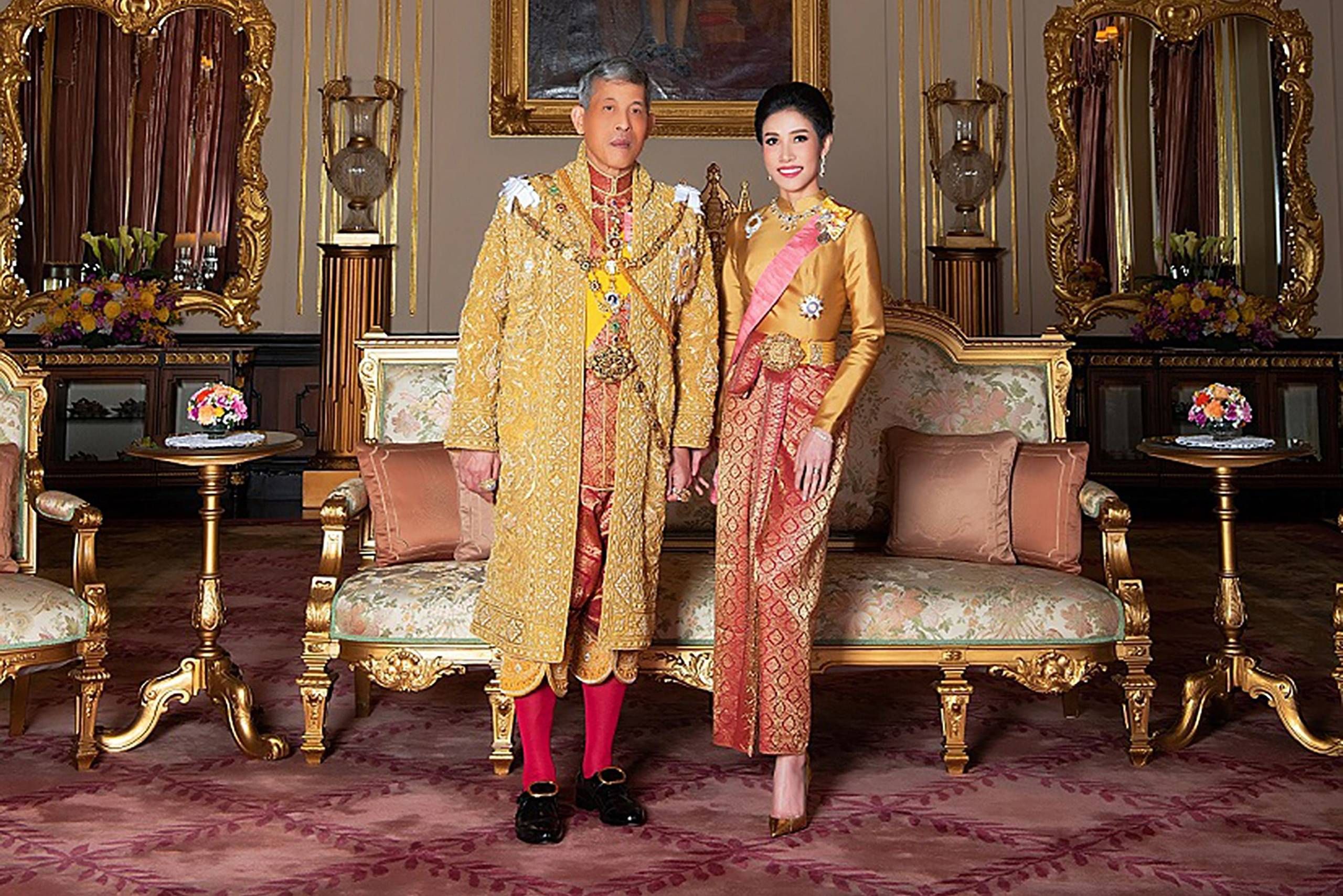Thailands konge fratager officielle elskerinde titler