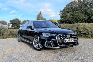 Vi tester den faceliftede Audi A8 i lang version, der som plug-in-hybrid er væsentligt billigere end før, selv om prisen starter fra over 1 mio. kr.