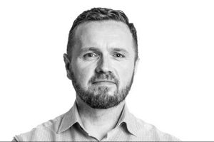 Niels Th. Dahl, Jyllands-Postens politiske analytiker. 