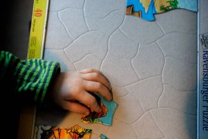 En undersøgelse ​foretaget af 24syv i samarbejde med Landsforeningen for Autisme har vist, at halvdelen af de adspurgte forældre lever med trusler om tvangsfjernelse, når de beder kommunen om hjælp til deres børn, skriver indlæggets skribenter. Arkivfoto: Jens Dresling