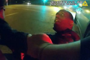 Ny sag om politibrutalitet overfor sorte tager fart, efter ekstrem voldsom politivideo natten til lørdag er blevet offentliggjort.