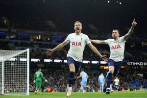 Harry Kane var kampafgørende, da Tottenham lørdag aften besejrede topholdet Manchester City på udebane.