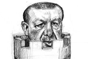 Tyrkiets præsident Erdogan er en dreven storpolitiker, der formår at manøvrere mellem venner og fjender. Og forud for et besværligt valg i maj er Rasmus Paludans koranafbrændingsstunt en kærkommen hjælp. Arkivtegning: Rasmus Sand Høyer