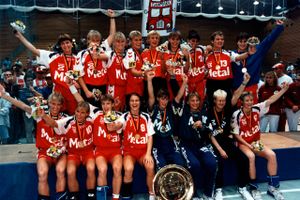 I sin tid var Ulrik Wilbek med til at skabe "De Jernhårde Ladies". Alligevel peger succestræneren på sit herrelandshold, når han skal drage paralleller til den nuværende EM-succes for håndboldkvinderne.
