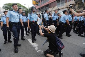 Samtidig med, at Hongkongs politi modtog international kritik for sin brutalitet mod demonstranter, var en delegation herfra på besøg på Politiskolen i Danmark.