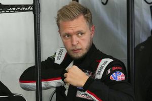 Den danske racerkører Kevin Magnussen vikarierer for svenskeren Felix Rosenqvist på Arrows McLaren-teamet. 