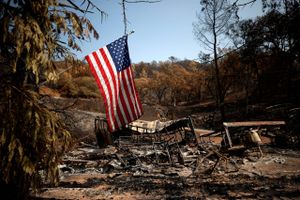 Skovbrande ude af kontrol i det vestlige USA skyldes ikke mindst kortsigtede politiske beslutninger globalt, mener tidligere toppolitiker.