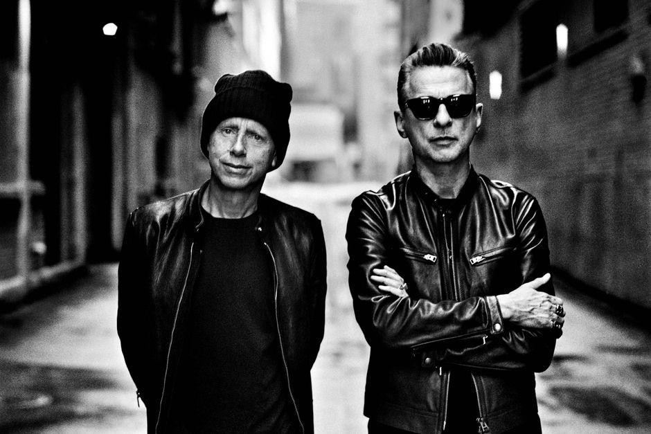 Depeche Mode, nu reduceret til duo, udgiver nyt album og begiver sig ud på en længere verdensturné.