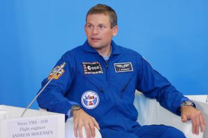 Den danske astronaut og hans familie er i sikkerhed, fortæller han.