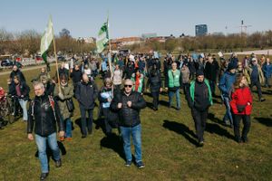 S-partiforeninger i Borum og Harlev vil – modsat borgmester Jacob Bundsgaard (S) – have udsat beslutningen om havneudvidelsen. De mødte op til S-fællesledelsesmøde mandag eftermiddag. 