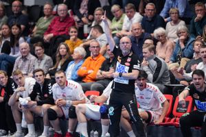 Trods fraværet af flere profiler vandt Aalborg Håndbold 38-34 over Mors-Thy, der dermed må vinke farvel til semifinaledrømmene. 