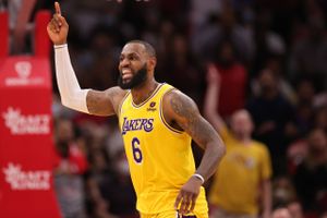Som kampens topscorer med 32 point for Los Angeles Lakers rundede LeBron James endnu en milepæl i NBA.