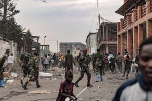 Tre medlemmer af FN's fredsbevarende styrker og 12 civile har mistet livet under demonstrationer i DR Congo.