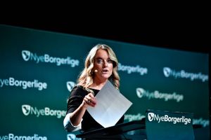 Han kører i Hyundai og bor i et parcelhus, men krævede ud af det blå en løn, der efter alt at dømme ville gøre ham til Danmarks bedst betalte partileder. Torsdag aften ekskluderede Nye Borgerlige Lars Boje Mathiesen – kilder i partiet undrer sig over de høje lønkrav.