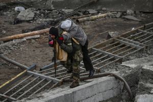 Tusindvis af ukrainere er fanget i områder, hvor kampe og angreb dagligt udspiller sig mellem russiske og ukrainske styrker. Humanitære korridorer kan give et håb om at slippe væk.