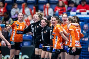 Det bliver Odense Håndbold og Team Esbjerg, der skal kæmpe om pokalen i kvindernes Santander Cup i håndbold i år, efter at de to hold suverænt vandt deres semifinaler.