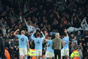 Efter en god anden halvleg vandt Manchester City et intenst topopgør mod fejlfyldte Arsenal med 3-1.