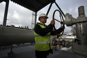 Europa står foran en række negative følger af de stigende energipriser. Kampen er kun lige gået i gang, advarer Frankrigs finansminister.