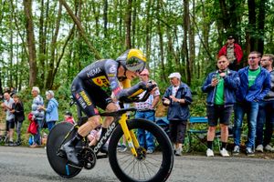 Jonas Vingegaard har tidligere vist sin styrke i enkeltstartdisciplinen, som her under Tour de France 2021, hvor det blev til en tredjeplads på begge enkeltstarter. Foto: Claus Bonnerup
