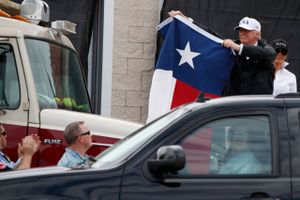 Trump besøgte Texas tirsdag for at se skaderne efter orkanen Harvey med egne øjne. 