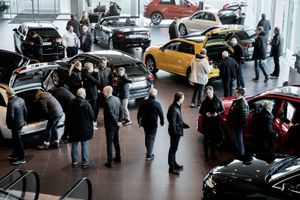 I november blev der solgt 2200 flere nye biler end i oktober. Det samlede salg i år ligger stadig meget lavt.