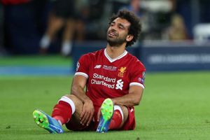 Skaden opstod, efter at Ramos holdt fast i Salahs højre arm, og da de to faldt, landede Salah hårdt på sin venstre skulder. Foto: Hannah Mckay/Reuters