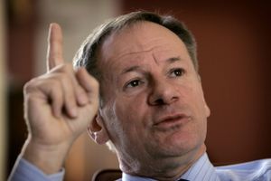 Torsten Hesselbjerg står frem som en af de seks personer, tidligere spionchef Lars Findsen er tiltalt for at have talt over sig til.