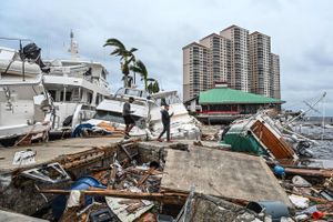 ”Ian” gik i land på Floridas vestkyst som en af de stærkeste orkaner i USA nogensinde. Redningsarbejdere ledte torsdag efter savnede. 