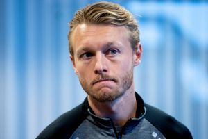 Den danske landsholdsanfører måtte lade sig udskifte efter et vrid i knæet i AC Milan-sejr over Genoa onsdag.