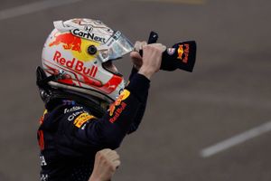 Hollandske Max Verstappen vandt verdensmesterskabet, da han overhalede Lewis Hamilton på sidste omgang.