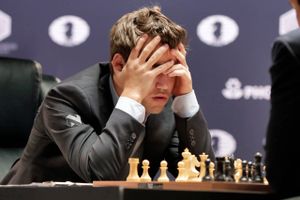 Magnus Carlsen i dyb koncentration under VM-kampen mod Sergey Karjakin. Foto: Richard Drew/AP
