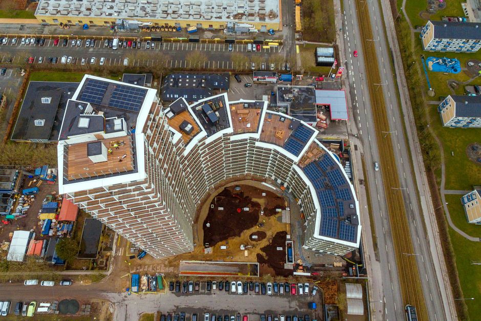 Er det fremtidens bo-form? Unity Aarhus med 652 møblerede lejligheder i tre størrelser åbner til august i Aarhus i et højhus, der har fået store arkitektur-hug. Søndag er der åbent hus.