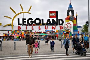 Legos seneste halvårsregnskab satte rekord, og nu har koncernen besluttet at belønne de ansatte med fridage og større pengebonus.