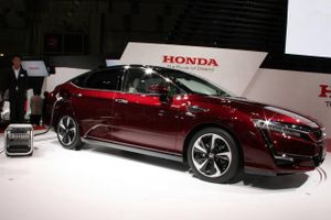 Honda holder verdenspremiere på denne brintbil Clarity. Og ikke nok med det – den kommer til Danmark som et af de første lande.