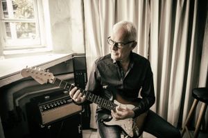 På lørdag kan Aarhus Jazz Festival fejre 30 års jubilæum. Guitarist Uffe Steen har været med fra begyndelsen og spiller i løbet af jazzfestens otte dage ni koncerter – plus det løse.