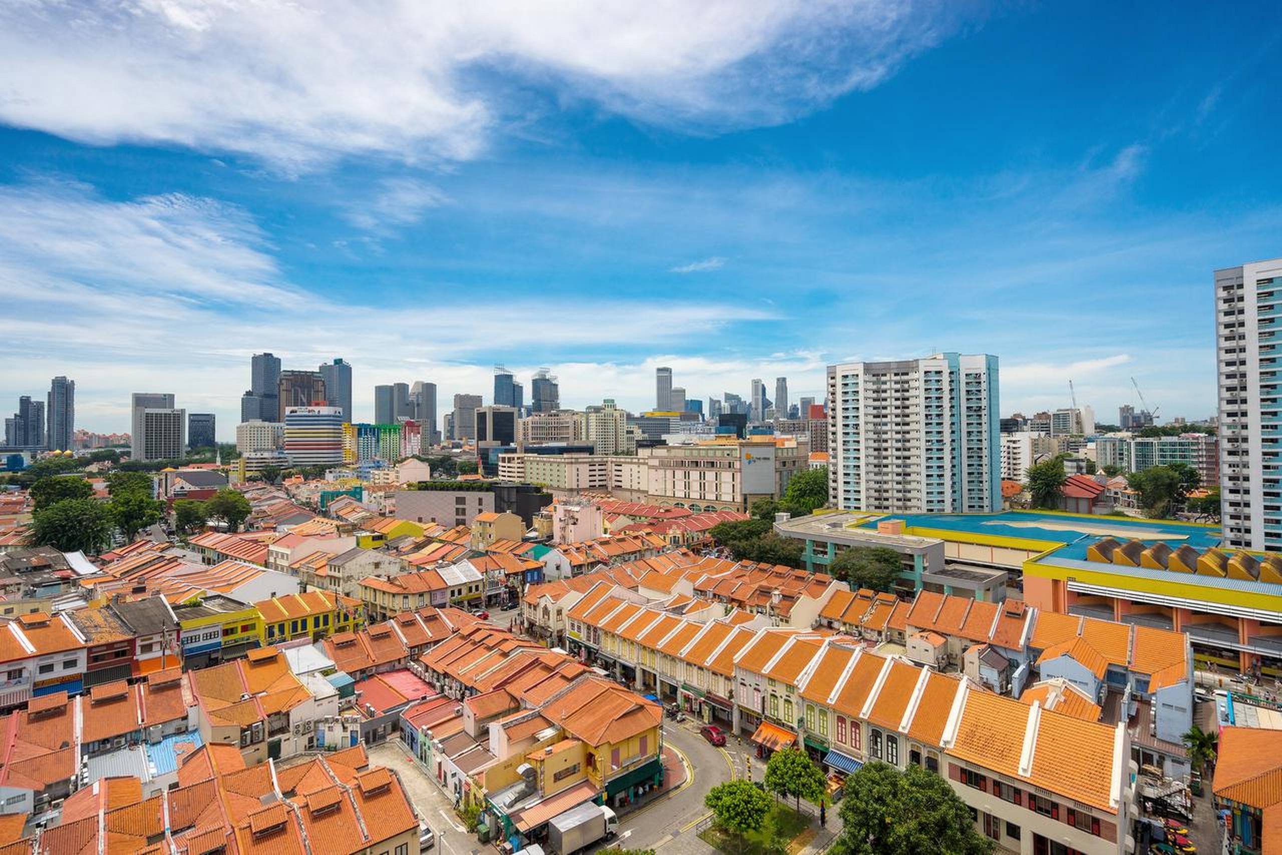 De lave, gamle byhuse i Little India ligger omkranset af moderne højhuse. Foto: Getty Images