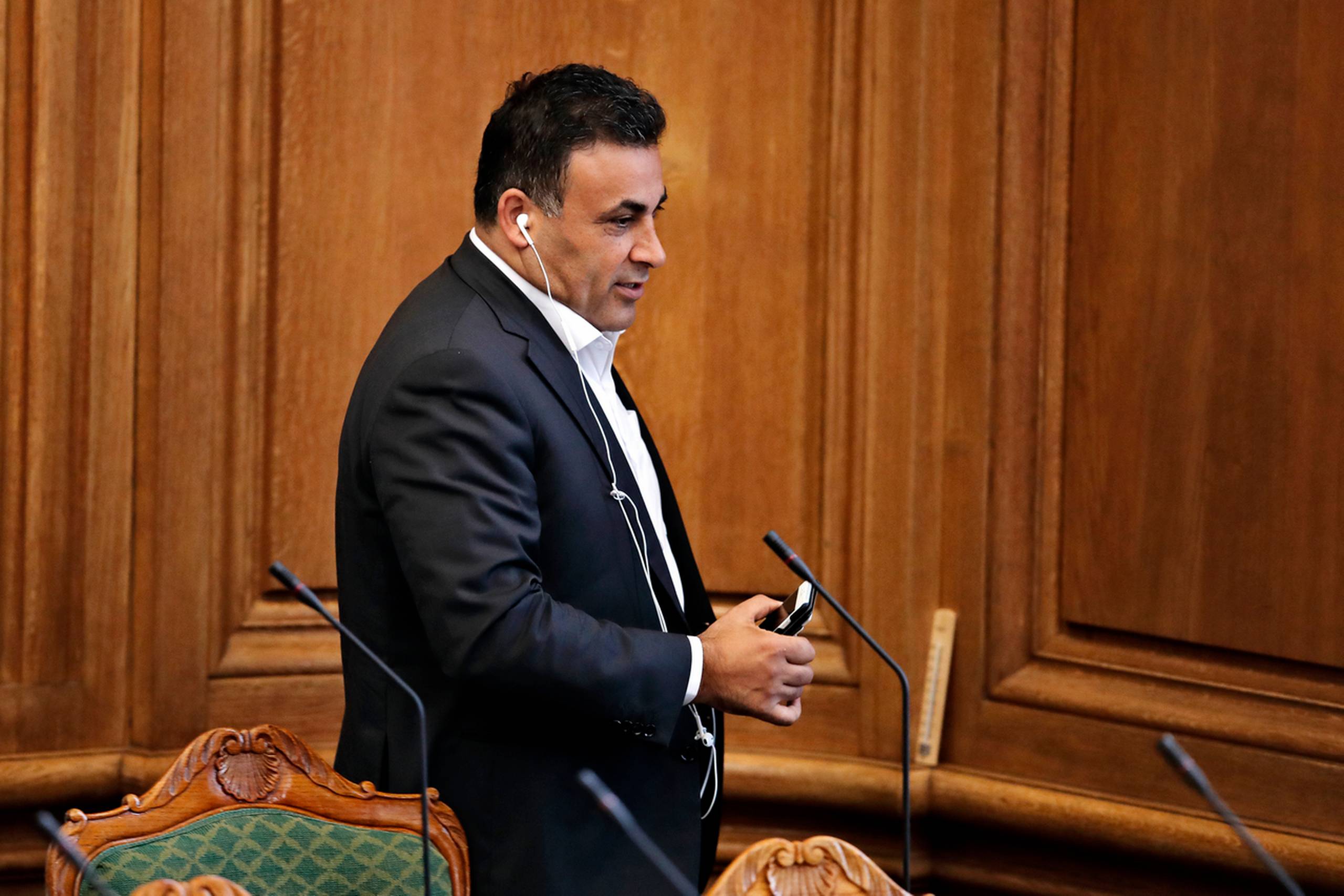 - Men der, hvor jeg bliver skeptisk, er, når folk pludselig konverterer, efter at de har fået afslag på asyl, siger Naser Khader. Foto: Jens Dresling