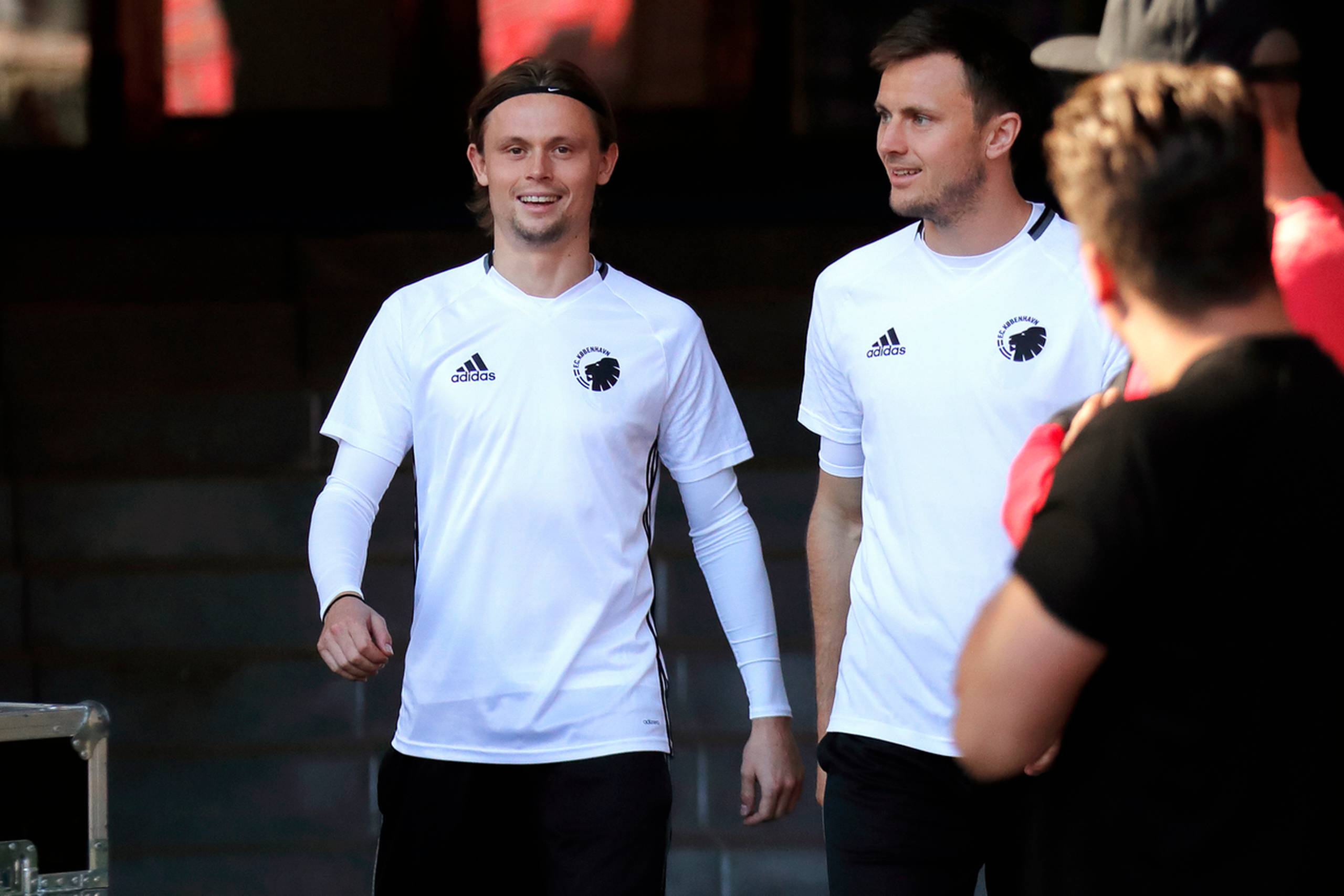"Jeg ser det som en del af det at være i FCK, at man skal videre fra et europæisk gruppespil, og det går vi 100 procent efter," siger Peter Ankersen (tv.). William Kvist er enig. Foto: Jens Dresling/Polfoto