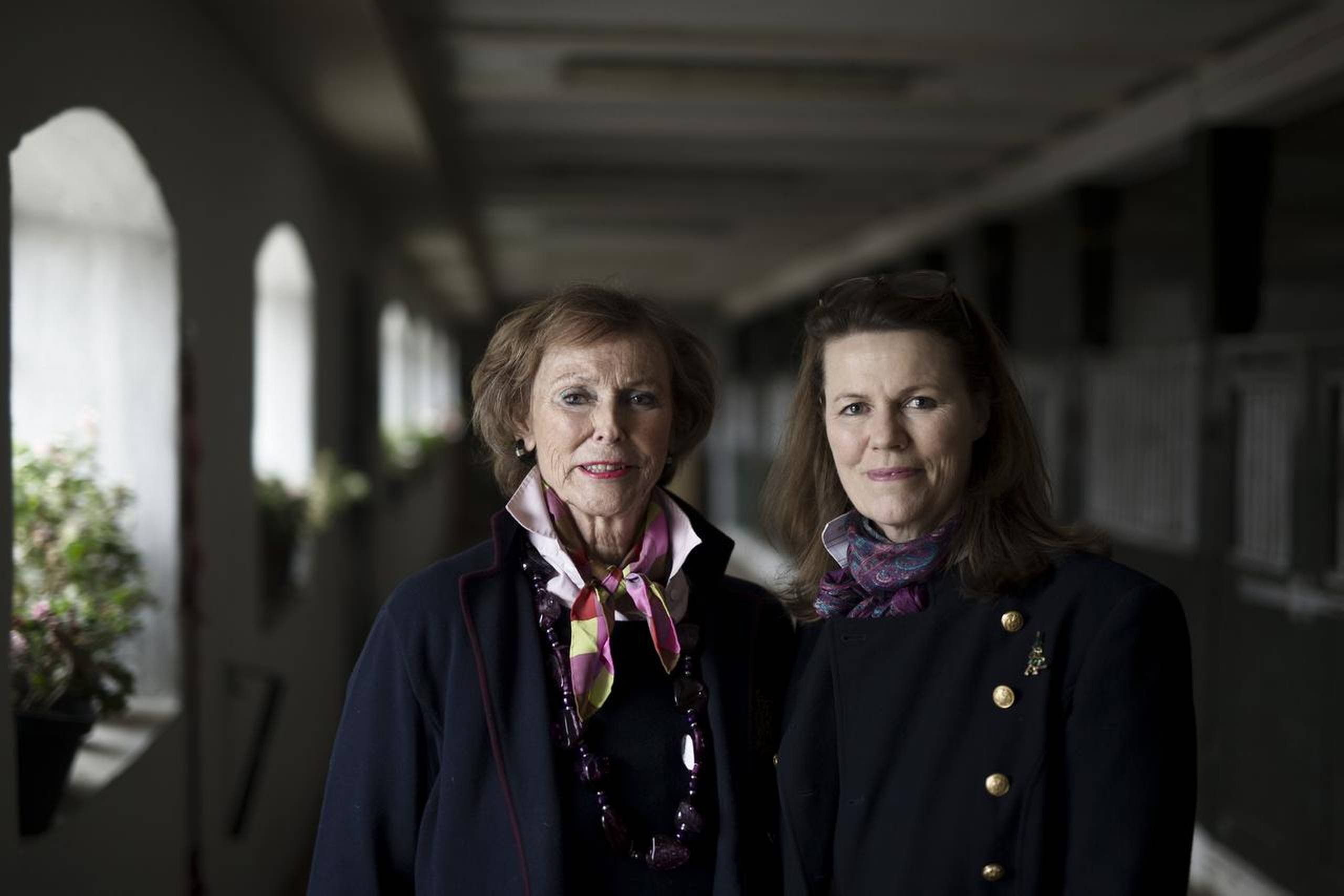 Godsejerinde Anne Sophie Gamborg og hendes mor, Lena von Lüttichau, er fredag værter for et julearrangement på Møllerup Gods. Foto: Benjamin Nørskov