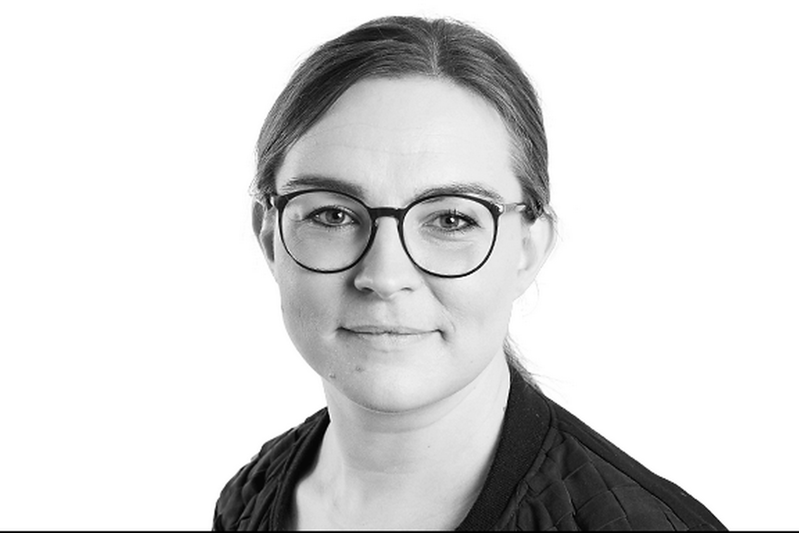 Camilla-Dorthea Bundgaard (f. 1982) er cand.ling.merc. og stud.theol. Hun beskæftiger sig med livet, som det udspiller sig mellem stat og stue og har debatteret flittigt i de etablerede medier siden 2010. Især er hun optaget af det moderne liv, velfærdsstatens tragik, åndslivet, køn og ligestilling. Generelt er hun uimponeret af tiden, vi lever i, men optimistisk på fremtidens vegne.  